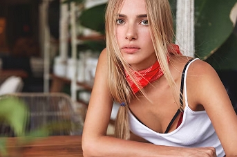 women seeking older men header image of pretty blonde